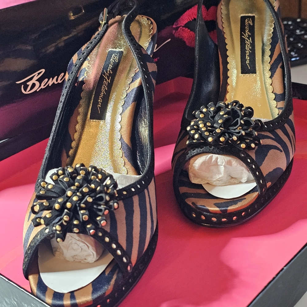 Womens shoes, size 8